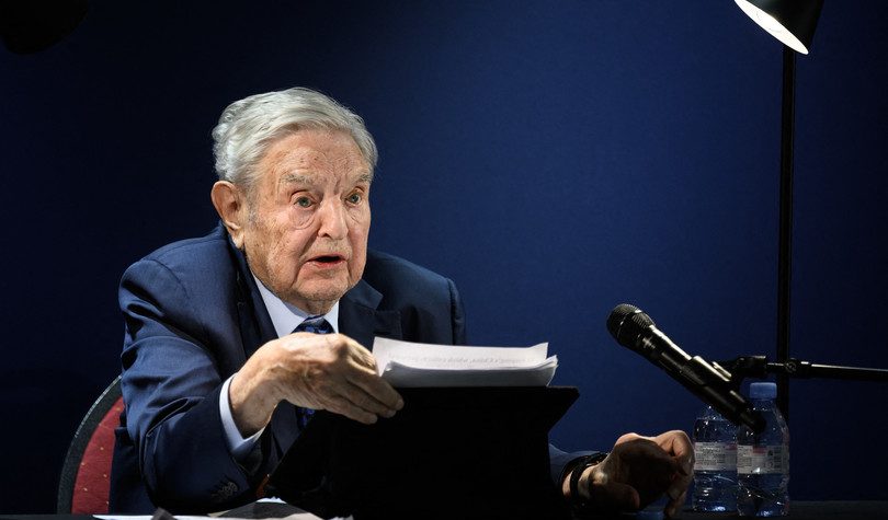 Ucraina, Soros a Draghi: "Putin ricatta l'Europa minacciando di chiudere il gas"