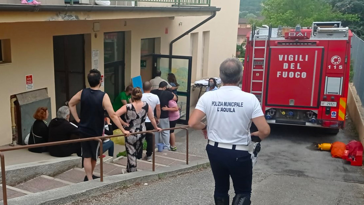 asil-aquila-incidente Auto travolge il cortile di un asilo a L'Aquila: 4 bambini feriti, uno è in gravi condizioni
