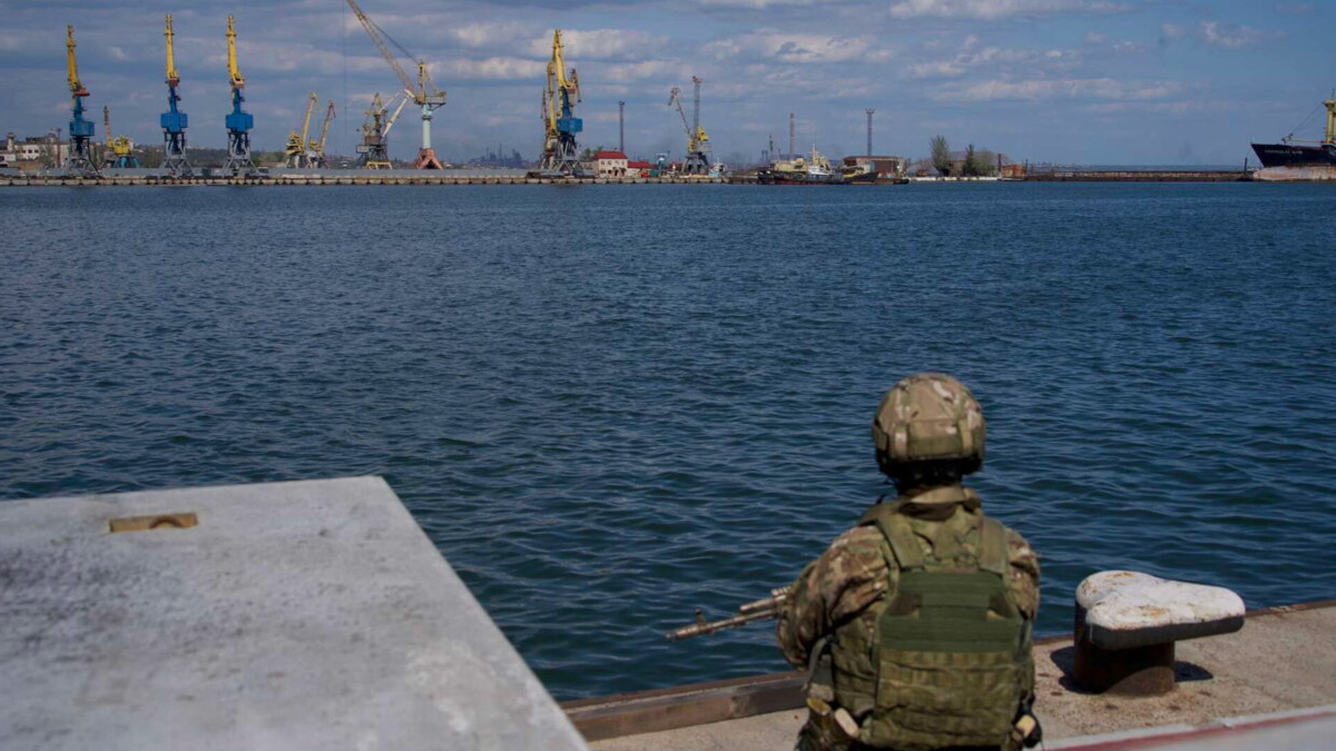 cargo-mariupol-porto Ucraina, un carico di metallo salpa da Mariupol verso la Russia. Kiev: "E' un saccheggio"