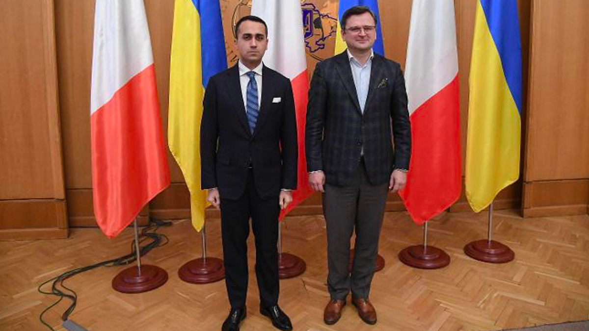 Ucraina, Di Maio a Kuleba: "Massimo supporto, pronte nuove sanzioni alla Russia"