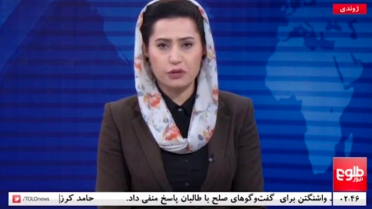 Afghanistan, la protesta delle giornaliste contro i Talebani: in tv a volto scoperto