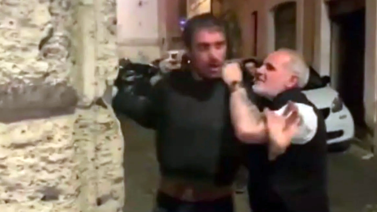 Giornalisti aggrediti dai bodyguard: stavano fotografando i giocatori dell'As Roma a cena