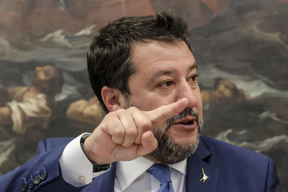 Ucraina, il fan di Putin Salvini ora si traveste perfino da europeista: "L'Unione si faccia promotrice di pace"