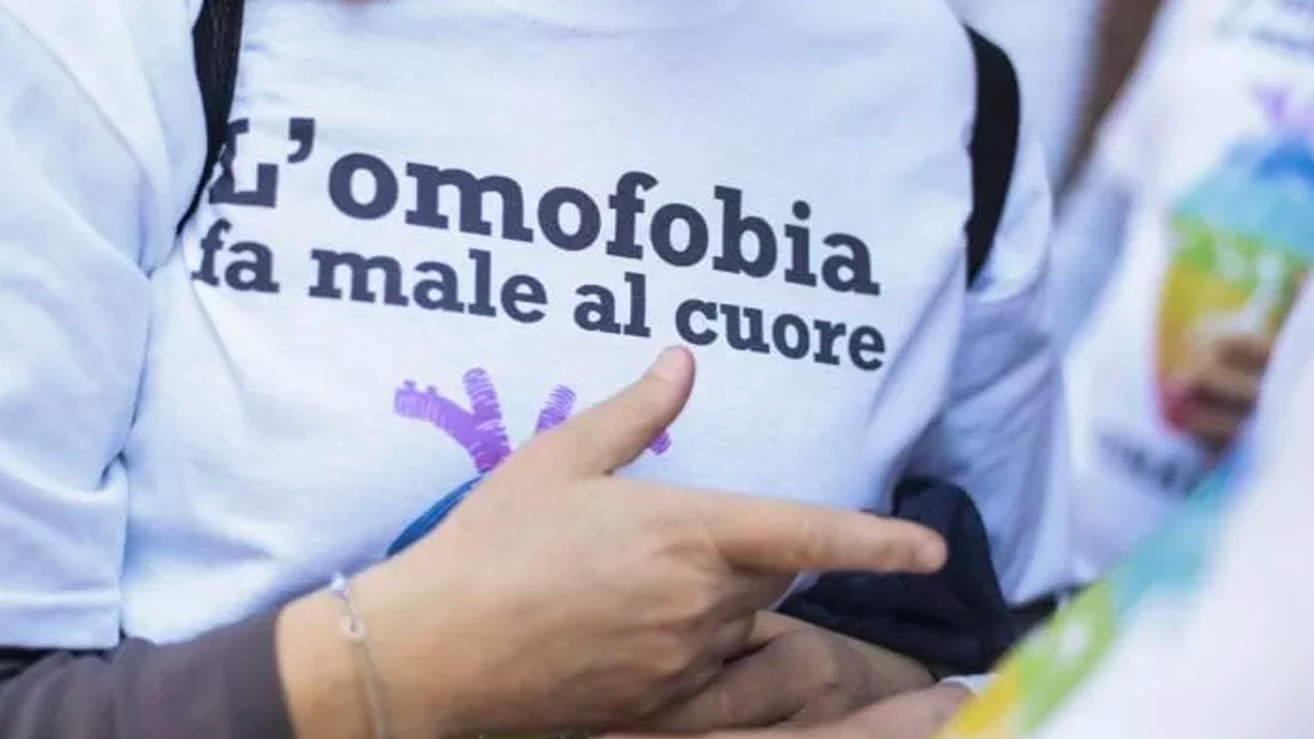 Ragazzo 16enne aggredito dallo zio perchè gay: "Adesso muori a casa"