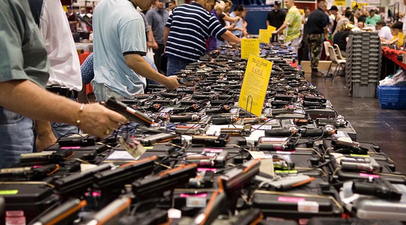 pistole-stati-uniti-vendita Texas: negli Usa ci sono più armi da fuoco che persone. Ma nessuno ha il reale interesse a cambiare le cose