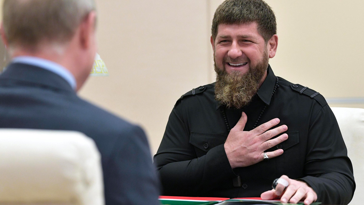 Ramzan Kadyrov minaccia Zelensky: "Scappa in Occidente prima che arriviamo"