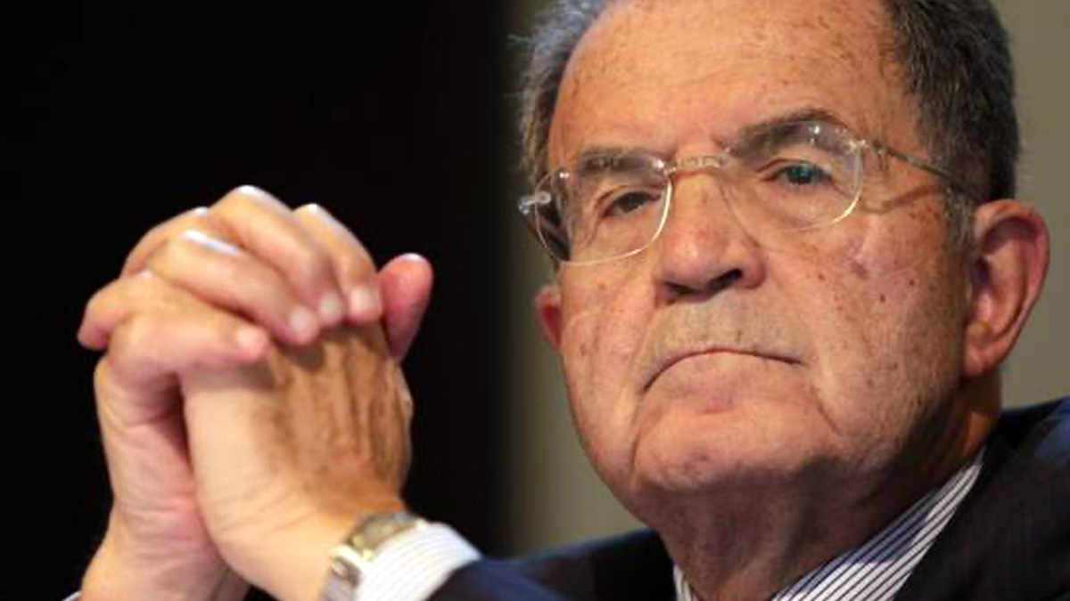 Saluti fascisti, Romano Prodi: "Il silenzio di Giorgia Meloni? Non mi stupisce, non vuole perdere quei voti"