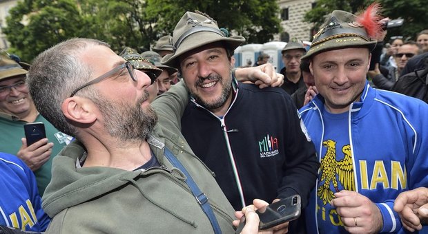 Molestatori, Salvini si interessa solo se stranieri: se carabinieri o alpini va tutto bene