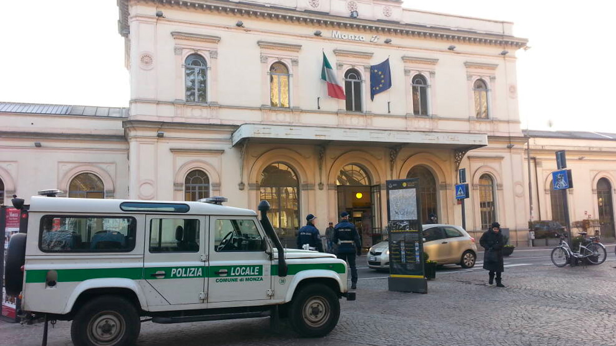 Monza, aggredita in stazione e violentata: la polizia ferma un ragazzo di 19 anni