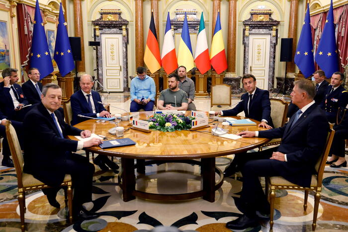 Italian prime minister, German chancellor and French president visit Ukraine Draghi, Macron e Scholz a colloquio con Zelensky: "Avete il mondo dalla vostra parte"