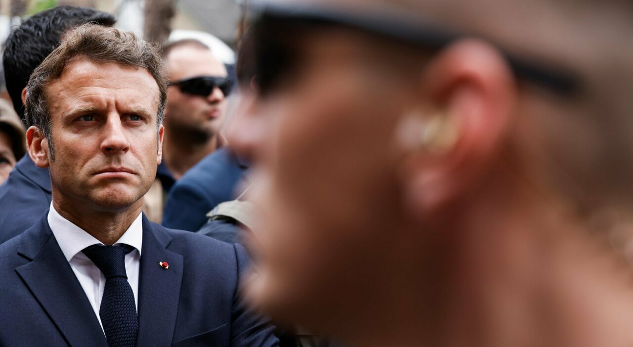 Francia, Macron sta valutando il varo di un governo di unità nazionale Francia, Macron sta valutando il varo di un governo di unità nazionale