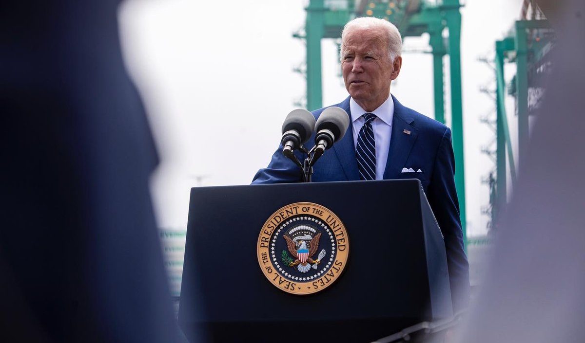 Ucraina, Biden: "Zelensky non voleva dare ascolto ai nostri avvertimenti sull'invasione russa" Ucraina, Biden: "Zelensky non voleva dare ascolto ai nostri avvertimenti sull'invasione russa"