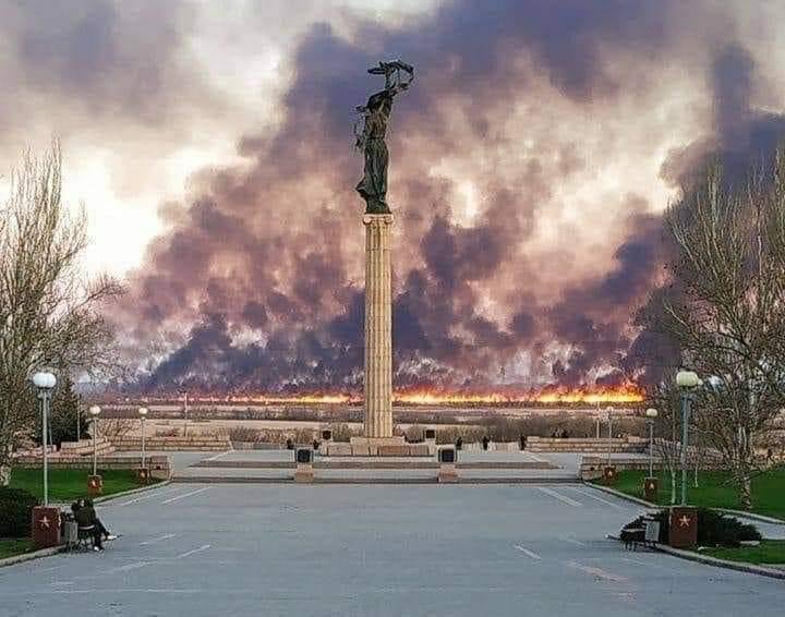 Gli ucraini avanzano verso Kherson: attacco di artiglieria contro le posizioni russe Gli ucraini avanzano verso Kherson: attacco di artiglieria contro le posizioni russe