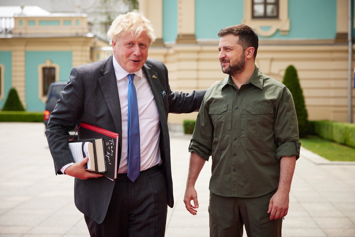 Boris Johnson, blitz a Kiev da Zelensky: "La resistenza ucraina sopravviverà alle ambizioni di Putin"