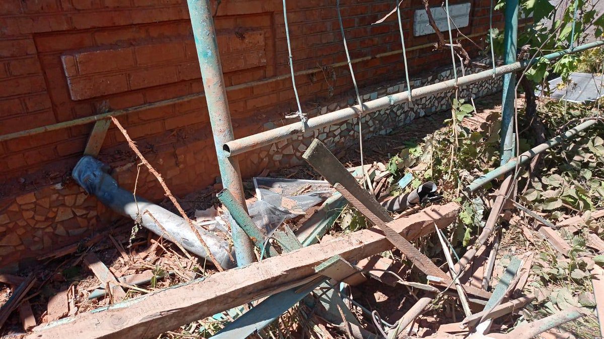 I russi sparano su un convoglio di civili ucraini in fuga da un villaggio: ferito un uomo di 90 anni