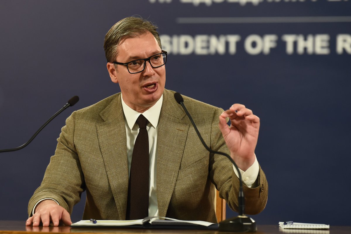 Serbia, Vucic annuncia: "Via le barricate al confine col Kosovo, ma la sfiducia resta"