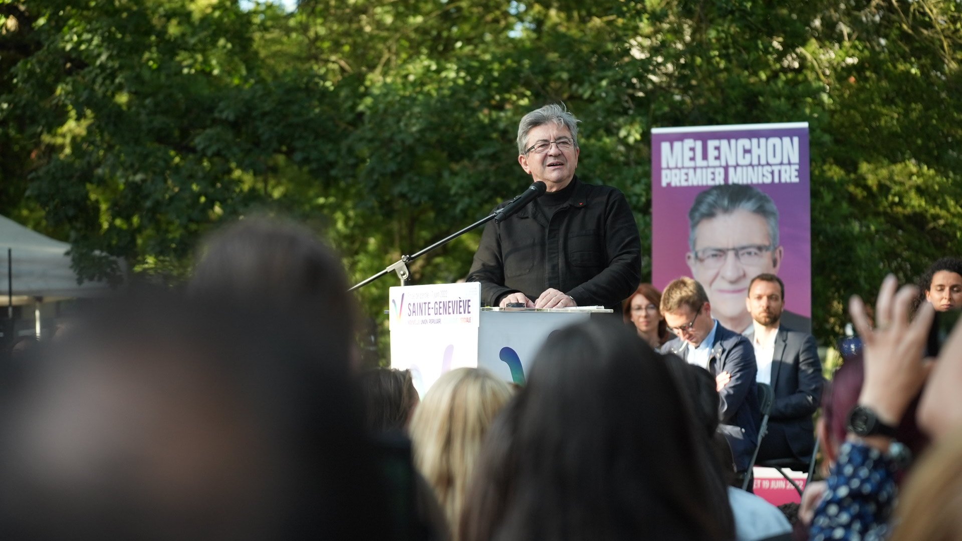 Francia, Melenchon davanti a Macron: ma il presidente potrebbe raggiungere comunque la maggioranza