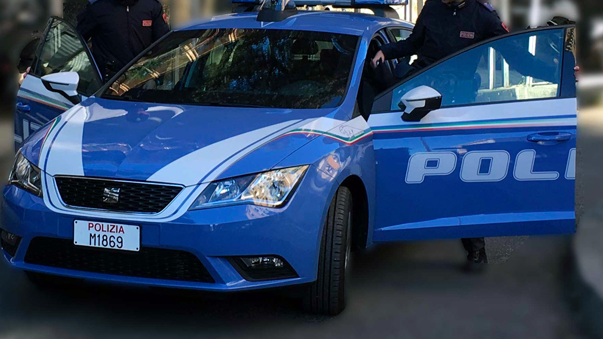 Un 66enne senza patente mostra alla polizia quella del gemello: denunciato