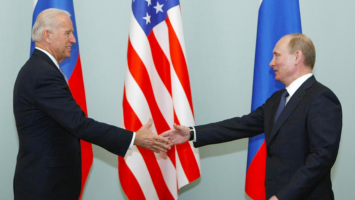 biden-putin Ucraina, nessun incontro tra Biden e Putin. Ma il Cremlino apre a Zelensky: "Non siamo contrari"
