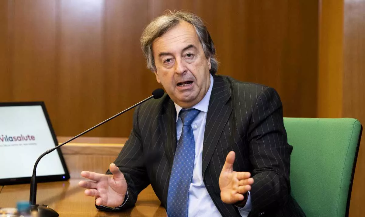 Burioni: "Circa il 95% degli italiani vive come se il Covid non esistesse più"