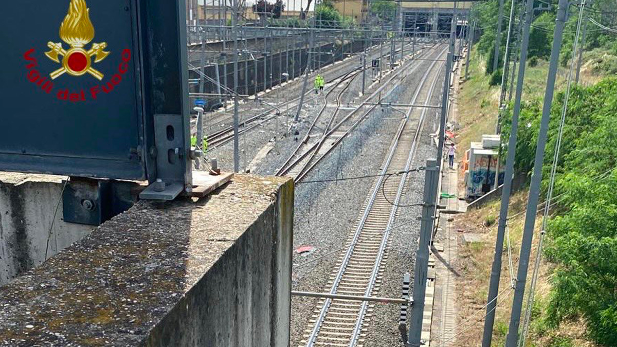 Roma, deraglia un treno dell'alta velocità: rete ferroviaria paralizzata