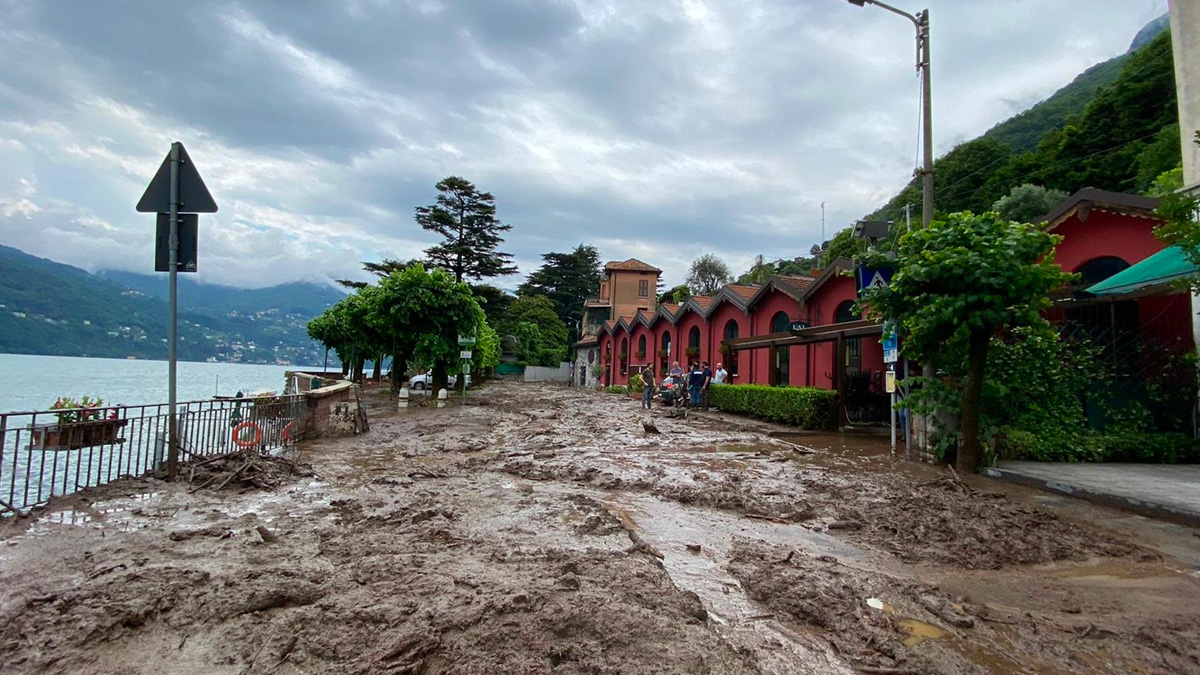 Maltempo, Laglio invasa da una colata di fango: il video del disastro, stesse immagini di un anno fa