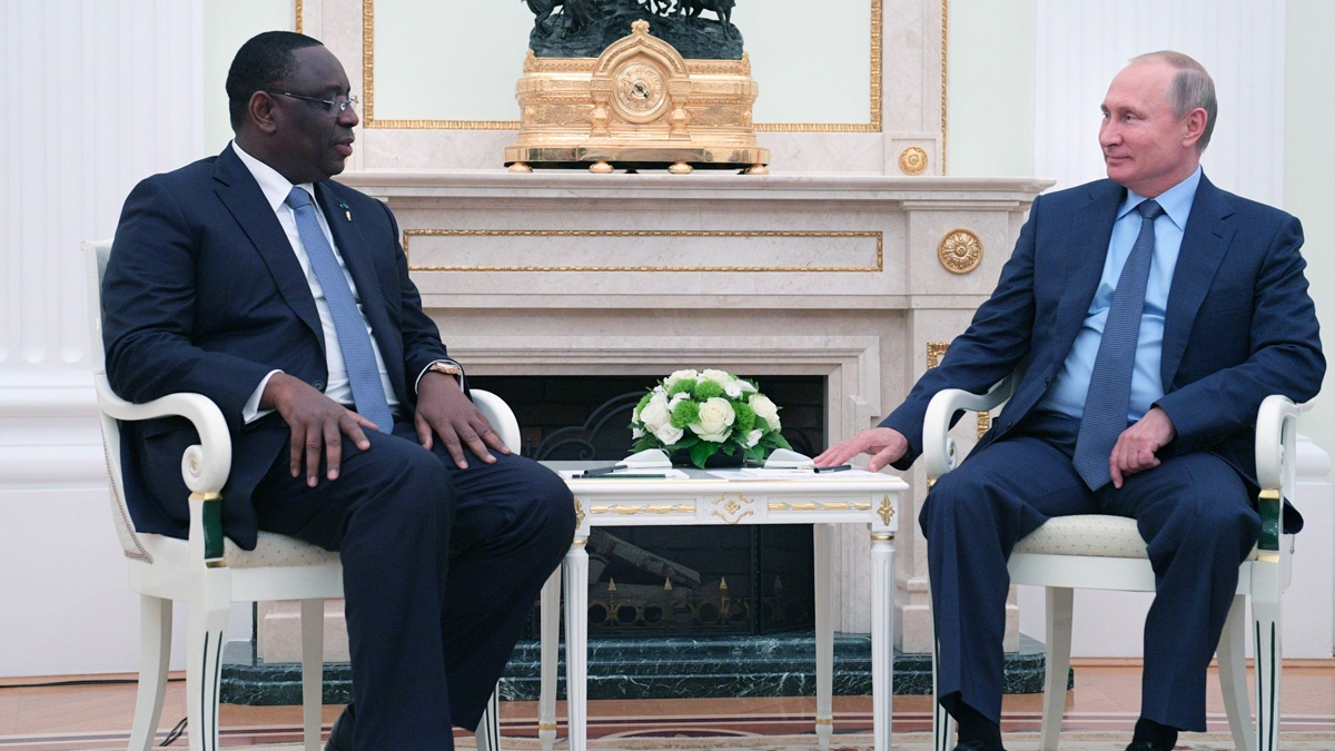 macky-sall-putin Ucraina, il Presidente dell'Unione africana a colloquio con Putin: "Pace e scorte di grano al centro delle discussioni"