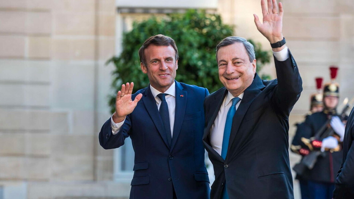 macron-draghi-parigi Ucraina, Macron e Draghi a colloquio all'Eliseo: "Obiettivo autonomia energetica"