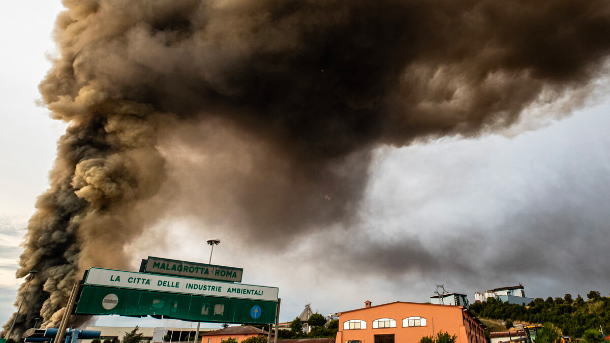 Rogo di Malagrotta, aperto un fascicolo (contro ignoti) per incendio doloso