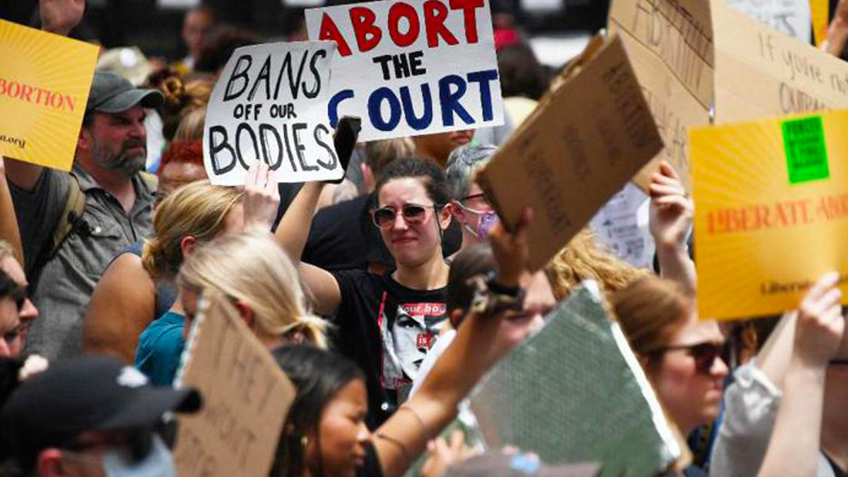 manifestazione-aborto-usa L'Arizona vieta l'aborto con una legge del 1901, la Casa Bianca: "Decisione catastrofica"