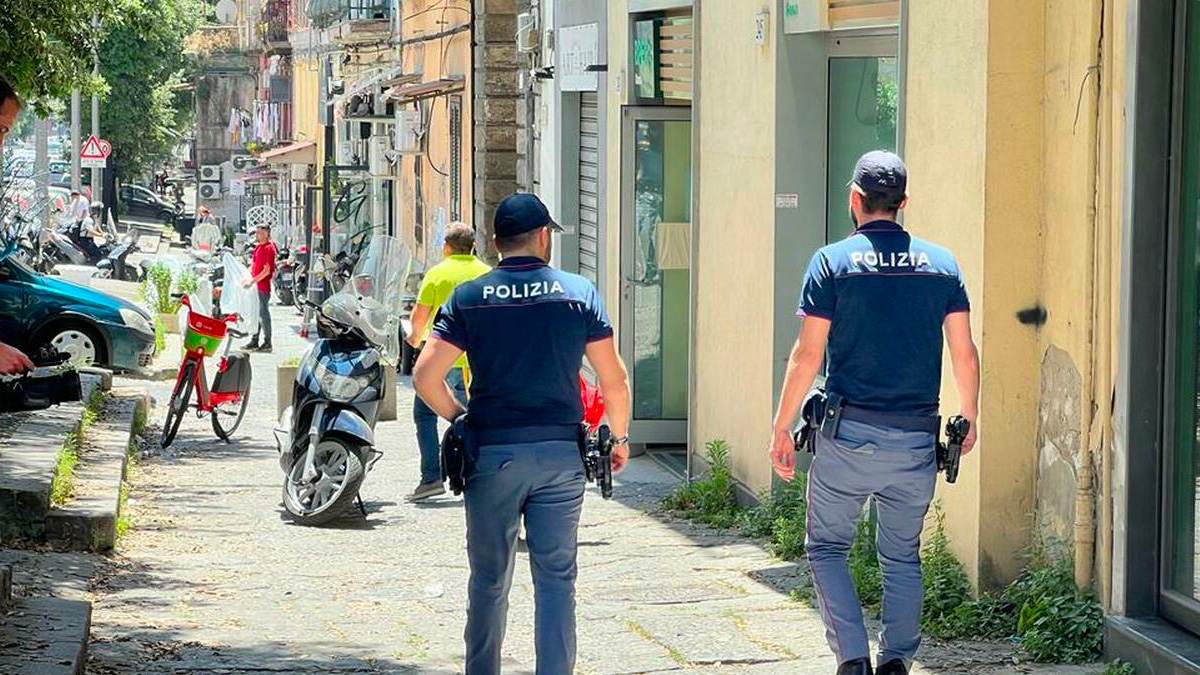 Sorelle sfregiate con l'acido, la zia dà la sua versione: "Volevo solo picchiarle col casco"