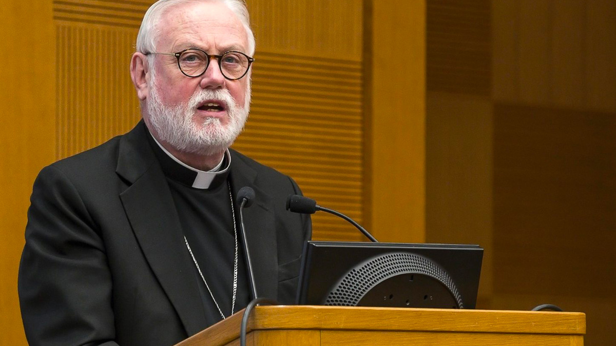 Monsignor Gallagher: "Dal Papa nessun pacifismo vuoto ma non si rassegna alla guerra"