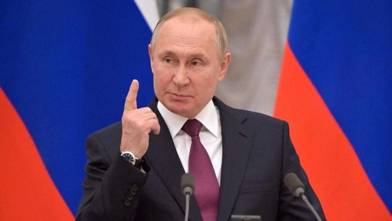 Putin il guerrafondaio firma una legge liberticida modello lavori forzati per sostenere la guerra