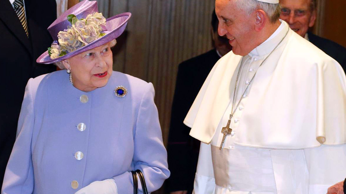 regina-elisabetta-papa-francesco La Regina Elisabetta e gli auguri di Papa Francesco: "Prosperità e pace". Via alle celebrazioni