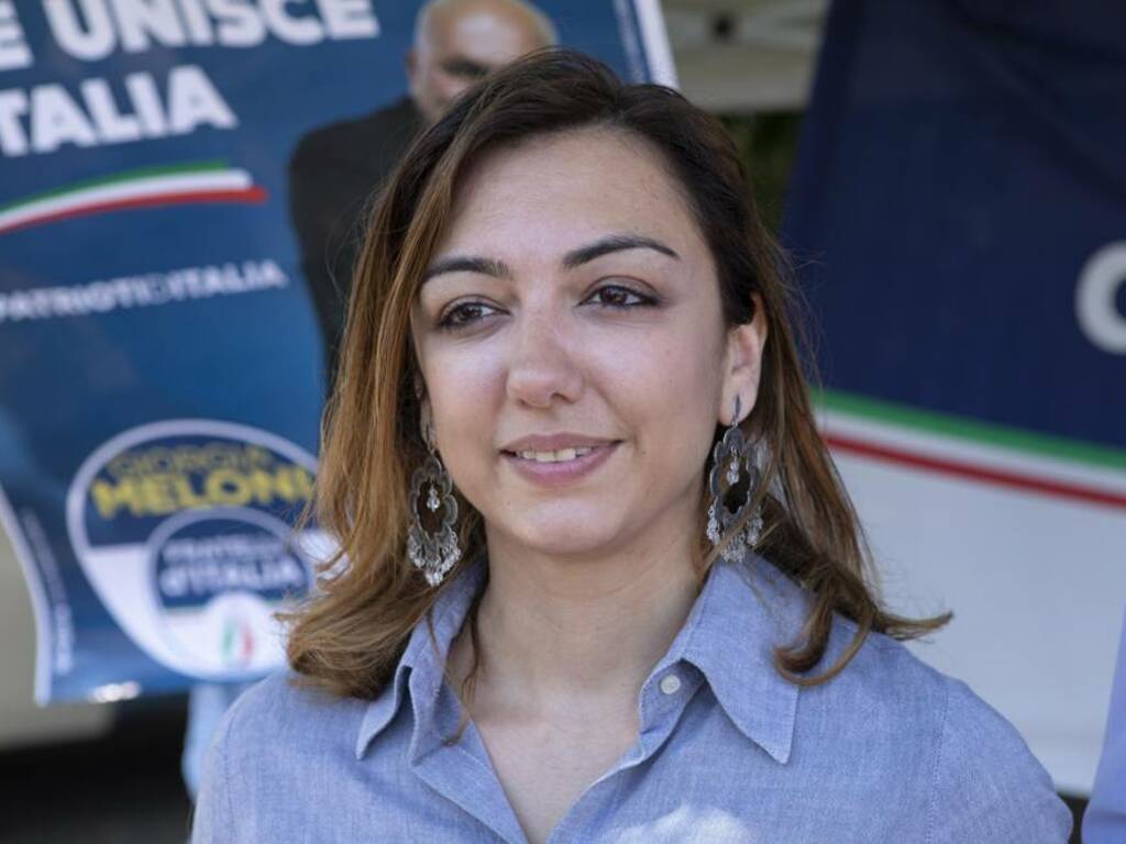 Ius scholae, Fratelli d'Italia: "Lo vogliono gli stessi che regalano droga nelle strade"