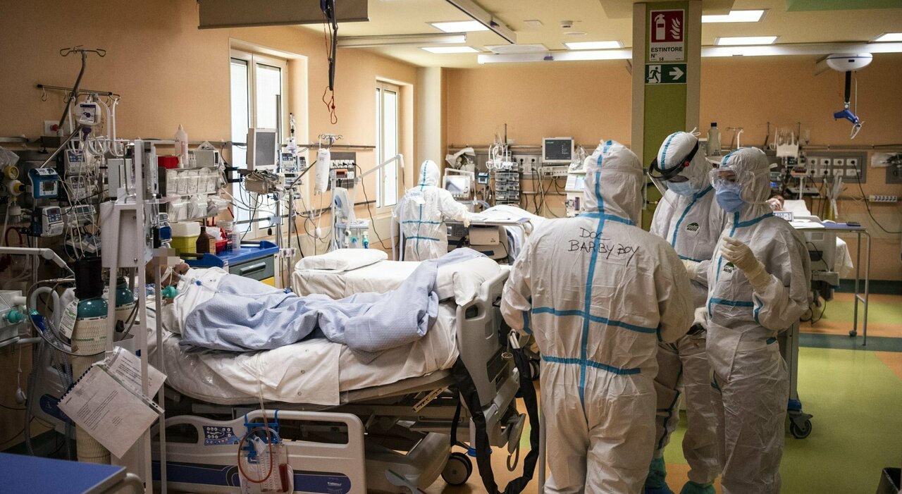 Covid-19, la curva dei contagi torna a crescere: +11,3 %, giù i ricoveri e le terapie intensive