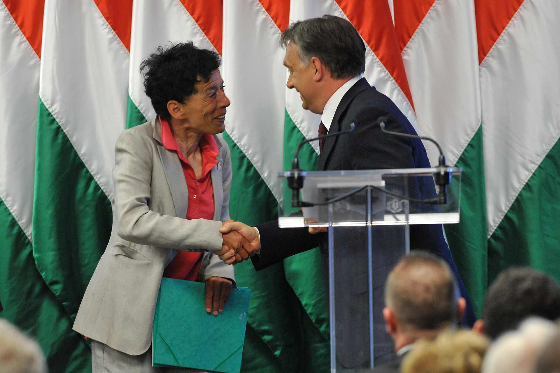 La consigliera lascia Orban: "Ha fatto un discorso nazista degno di Goebbels" La consigliera lascia Orban: "Ha fatto un discorso nazista degno di Goebbels"