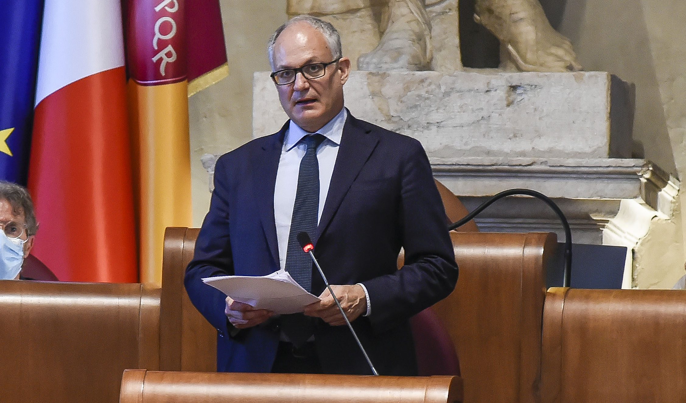 Gualtieri: "Trovare risorse per la gratuità dei trasporti pubblici in autunno"