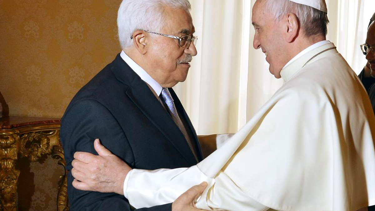 abu-mazen-papa-francesco Medio Oriente, Abu Mazen ha telefonato a Papa Francesco: ecco cosa ha detto il leader palestinese al Pontefice