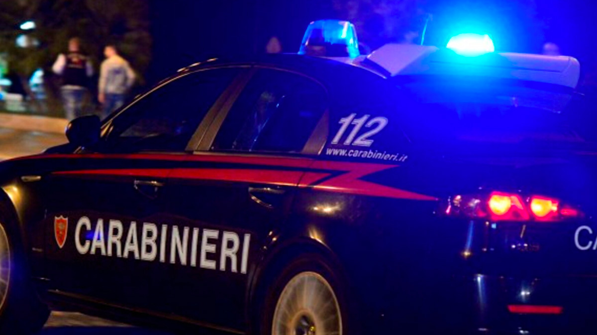 Uomo trovato morto in casa, aveva ferite d'arma da taglio alla gola