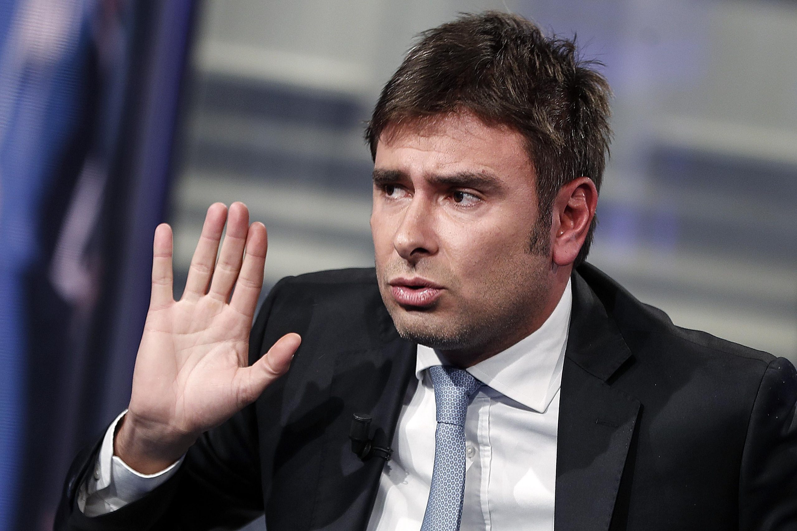 Di Battista fiuta odore M5s e difende Conte: "Falso che sia responsabile della crisi mentre Di Maio..."