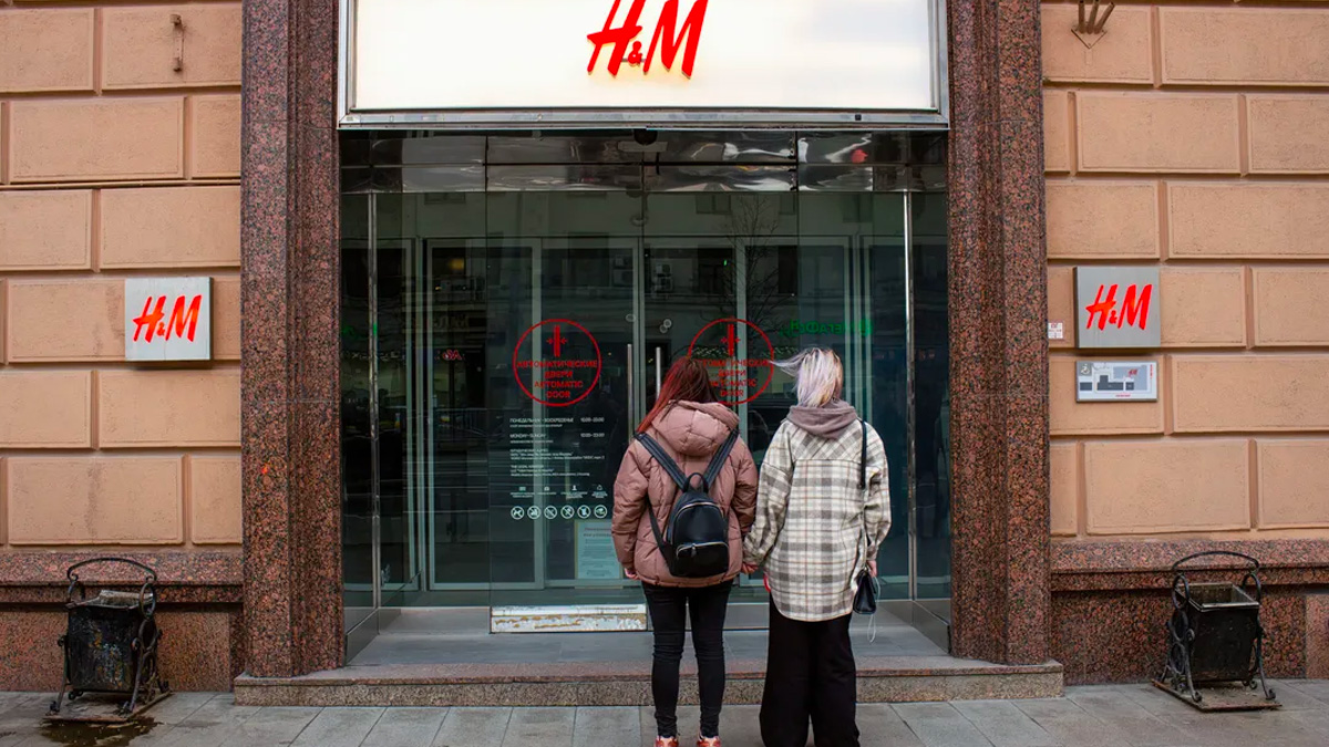 H&M liquida tutte le attività in Russia: il marchio fashion segue l'esempio di altre multinazionali
