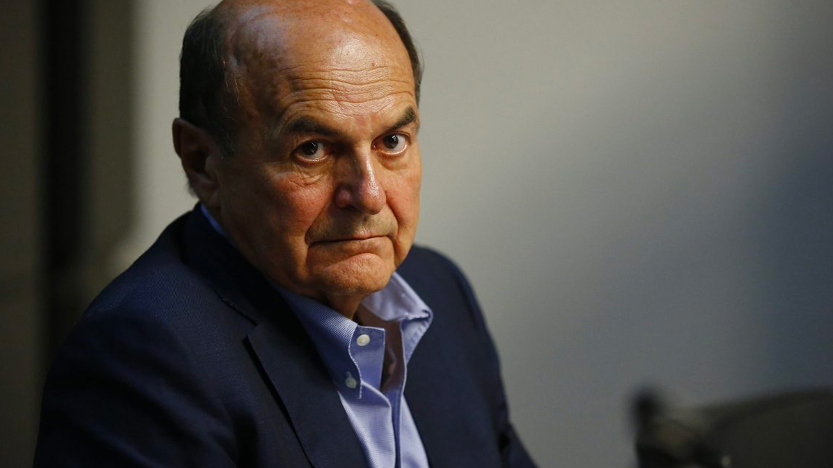 Pier Luigi Bersani non correrà per le europee: "A 70 anni non vado in un altro Parlamento"