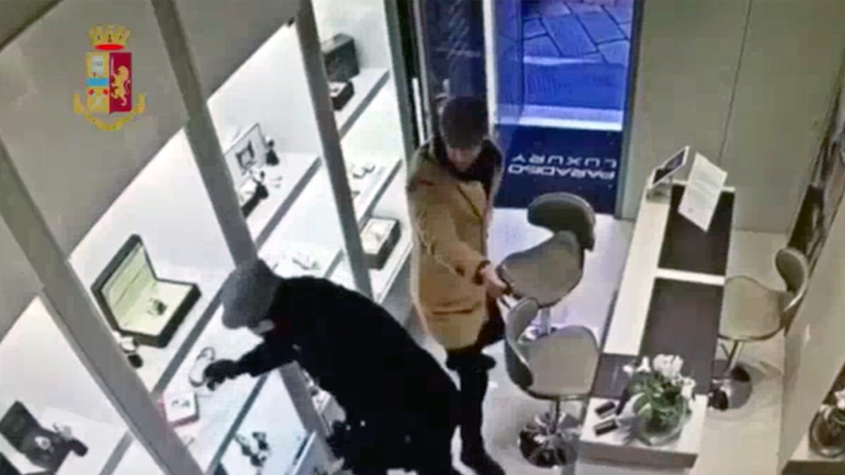 Milano, sgominata la banda della "Pantera Rosa": da anni rapinavano le gioiellerie del centro