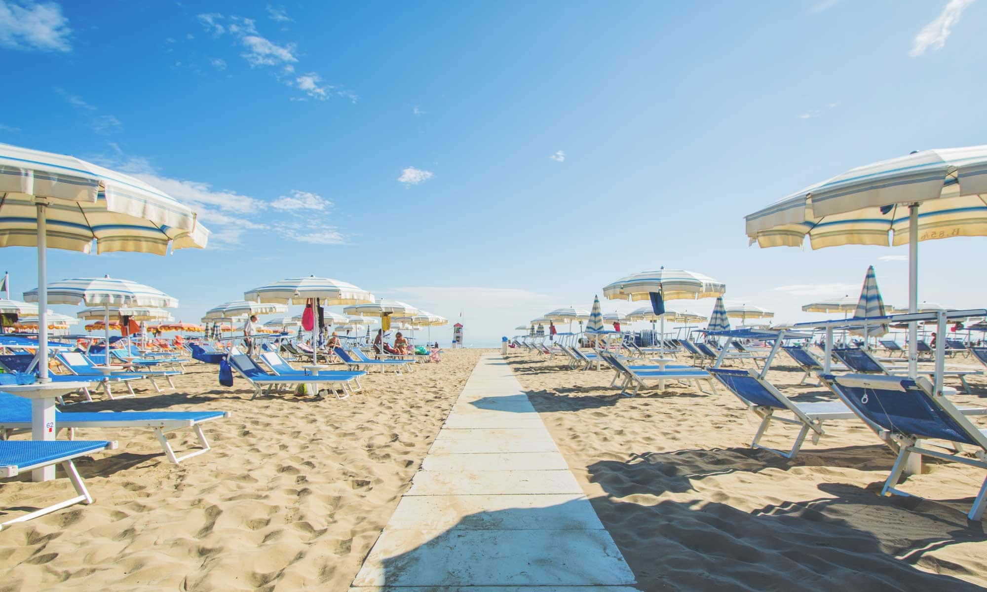 C'è un batterio nell'acqua, vietato fare il bagno in 28 aree della riviera romagnola