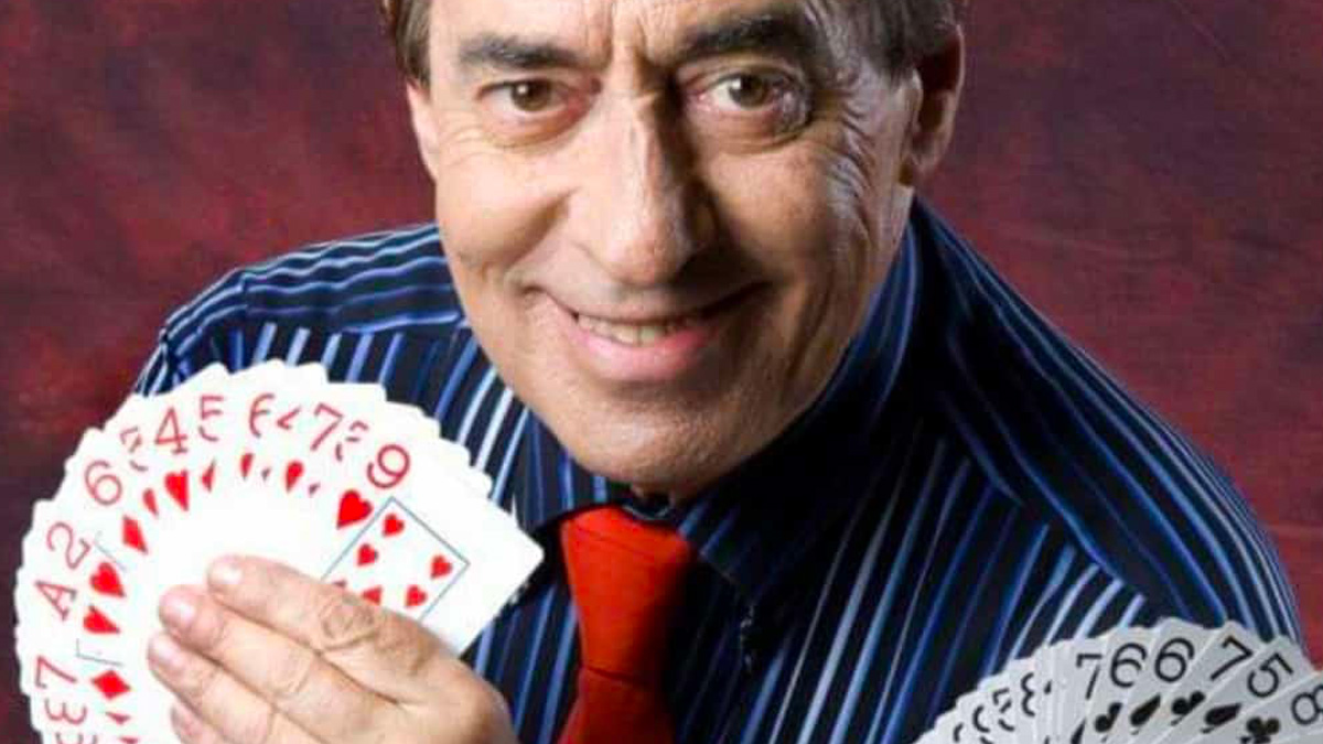 Tony Binarelli è morto, il mago della tv aveva 81 anni: è stato anche la controfigura di Terence Hill