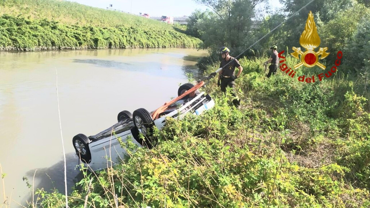 Stanghella, madre e figlia finiscono con l'auto in un fiume e muoiono annegate