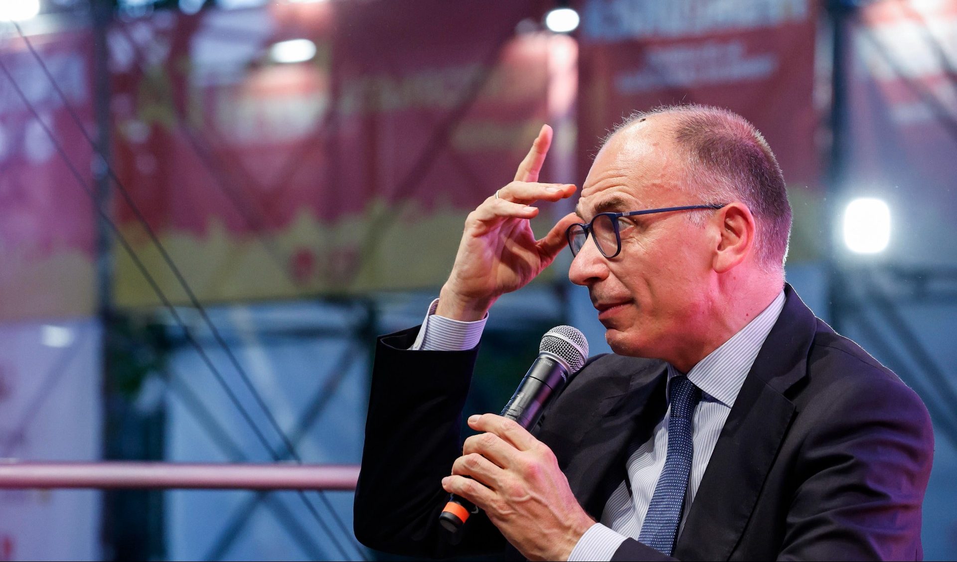 Letta accusa le interferenze di Putin: "Lo ha fatto militarmente e ora ci sfida con il gas"