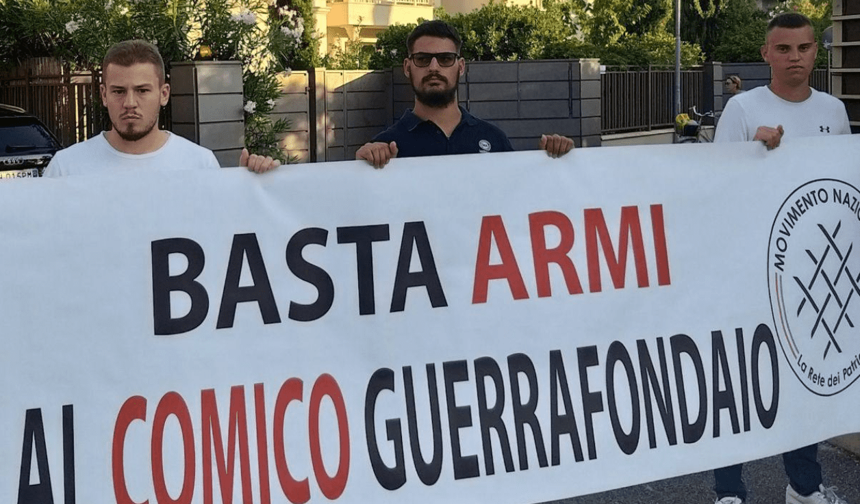 Gli estremisti di destra filo-russi protestano davanti alla casa di Zelensky a Forte dei Marmi