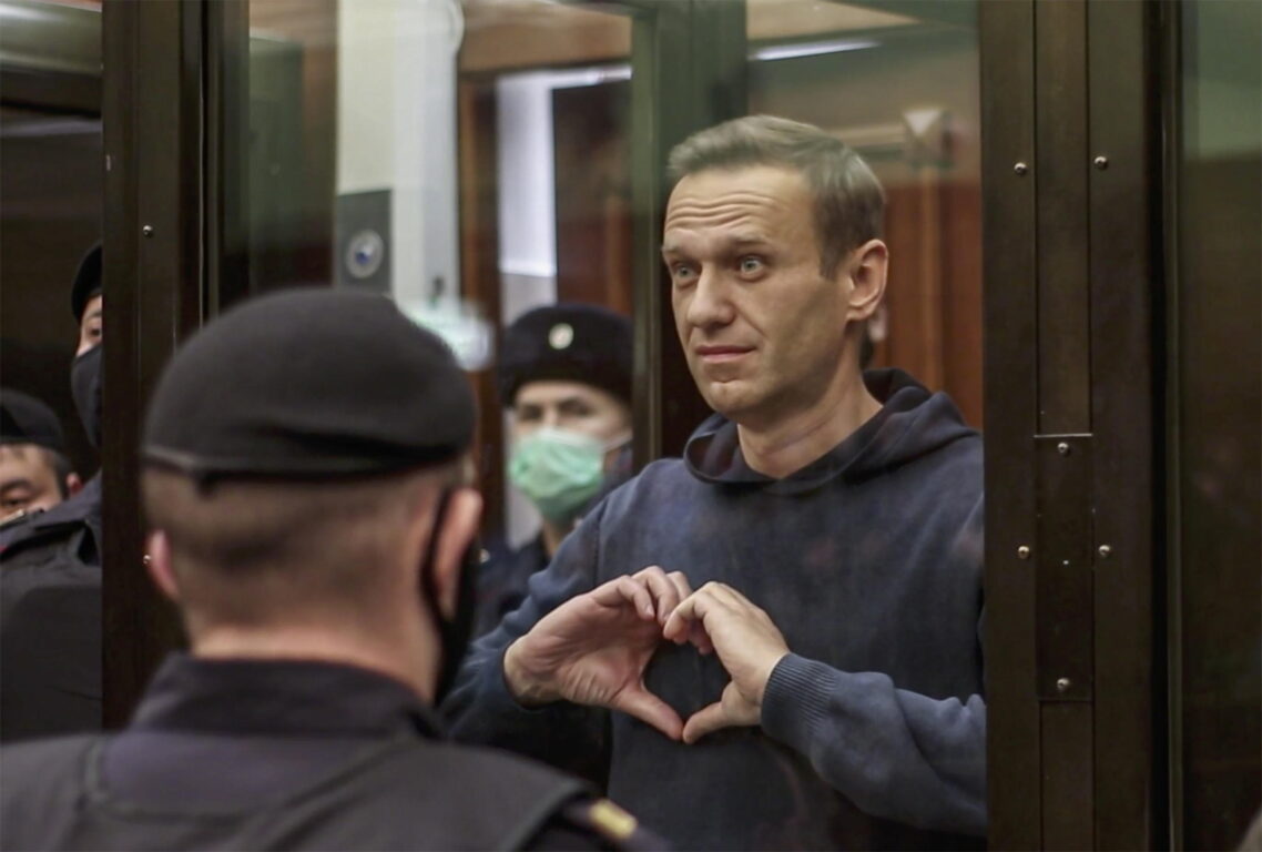 Navalny: "Sono in una cella di punizione, sembra un canile di cemento" Navalny: "Sono in una cella di punizione, sembra un canile di cemento"